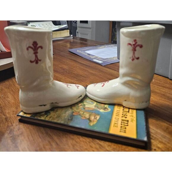 Shawnee Pottery Boot Planter Vase USA Cream Small Red Fleur Di Lis Crazing VINTA - Picture 4 of 11